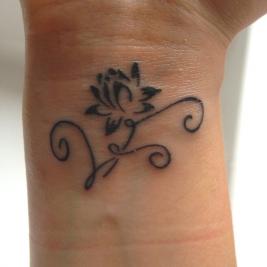 Tatouage fleurs 46